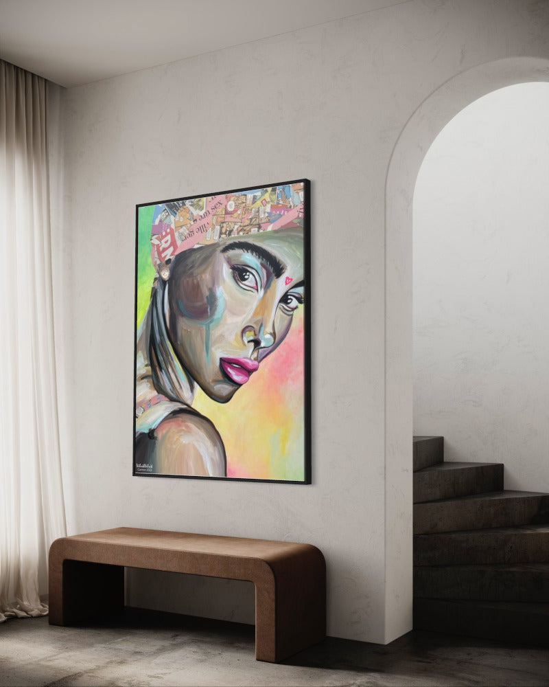 Farvestrålende billede af en kvinde med turban i en hvid entre